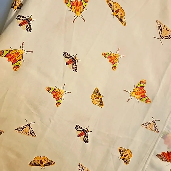 Moth Creamy / White Buttom Down Top - Picture 4 of 4